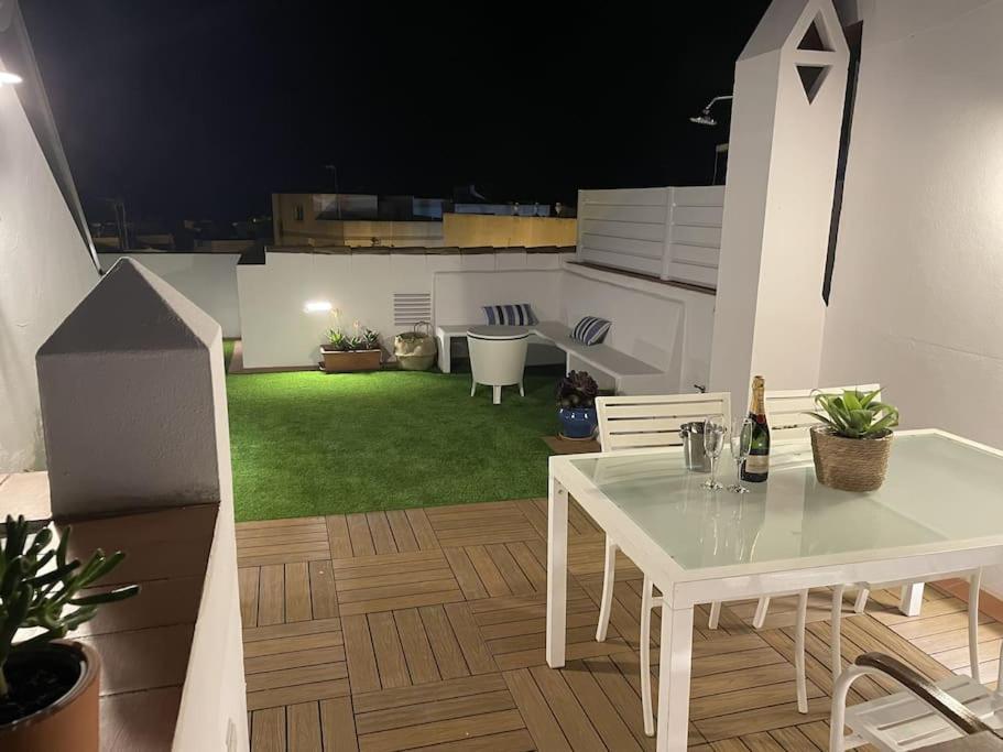 Casa Lola Conil, Azotea Al Mar Y Parking Solo Familias O Parejas Villa Конил-де-ла-Фронтера Екстериор снимка